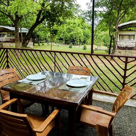 Bed and Breakfast Malwathu Oya Caravan Park Anuradhapura Exterior foto