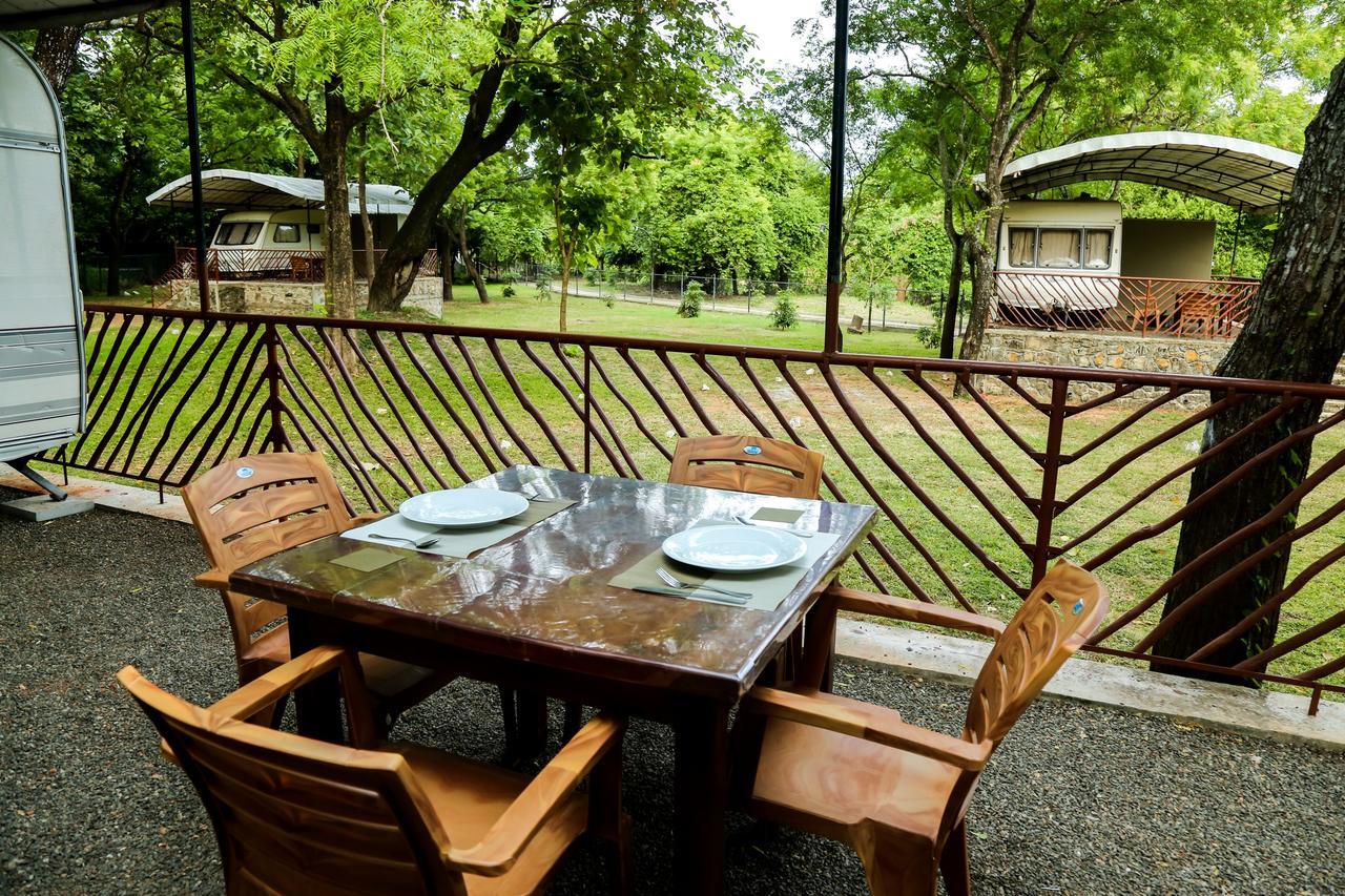 Bed and Breakfast Malwathu Oya Caravan Park Anuradhapura Exterior foto