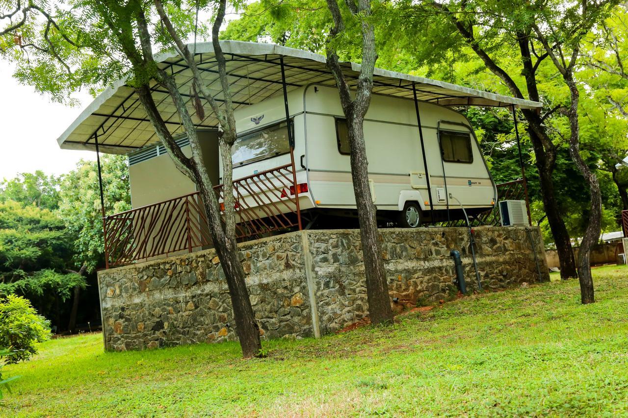 Bed and Breakfast Malwathu Oya Caravan Park Anuradhapura Exterior foto
