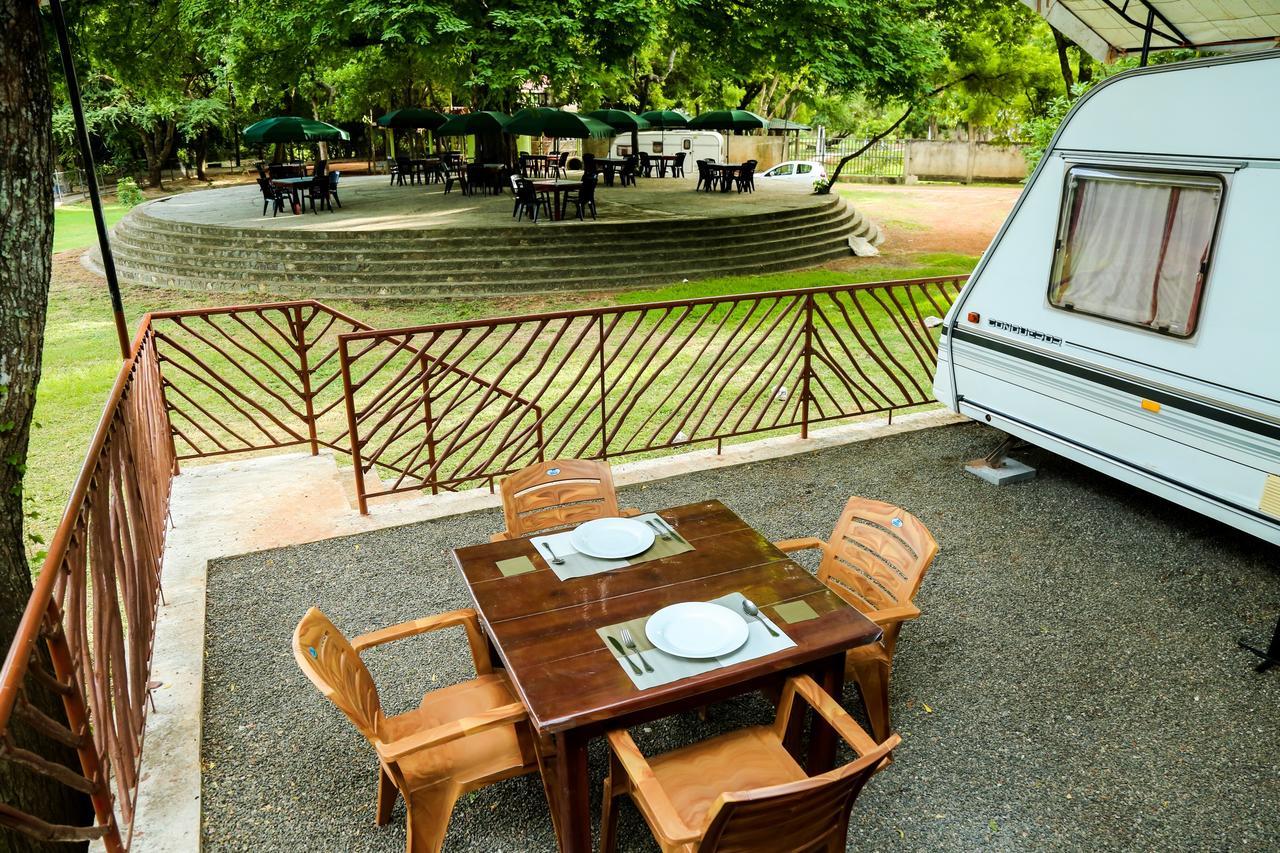 Bed and Breakfast Malwathu Oya Caravan Park Anuradhapura Exterior foto