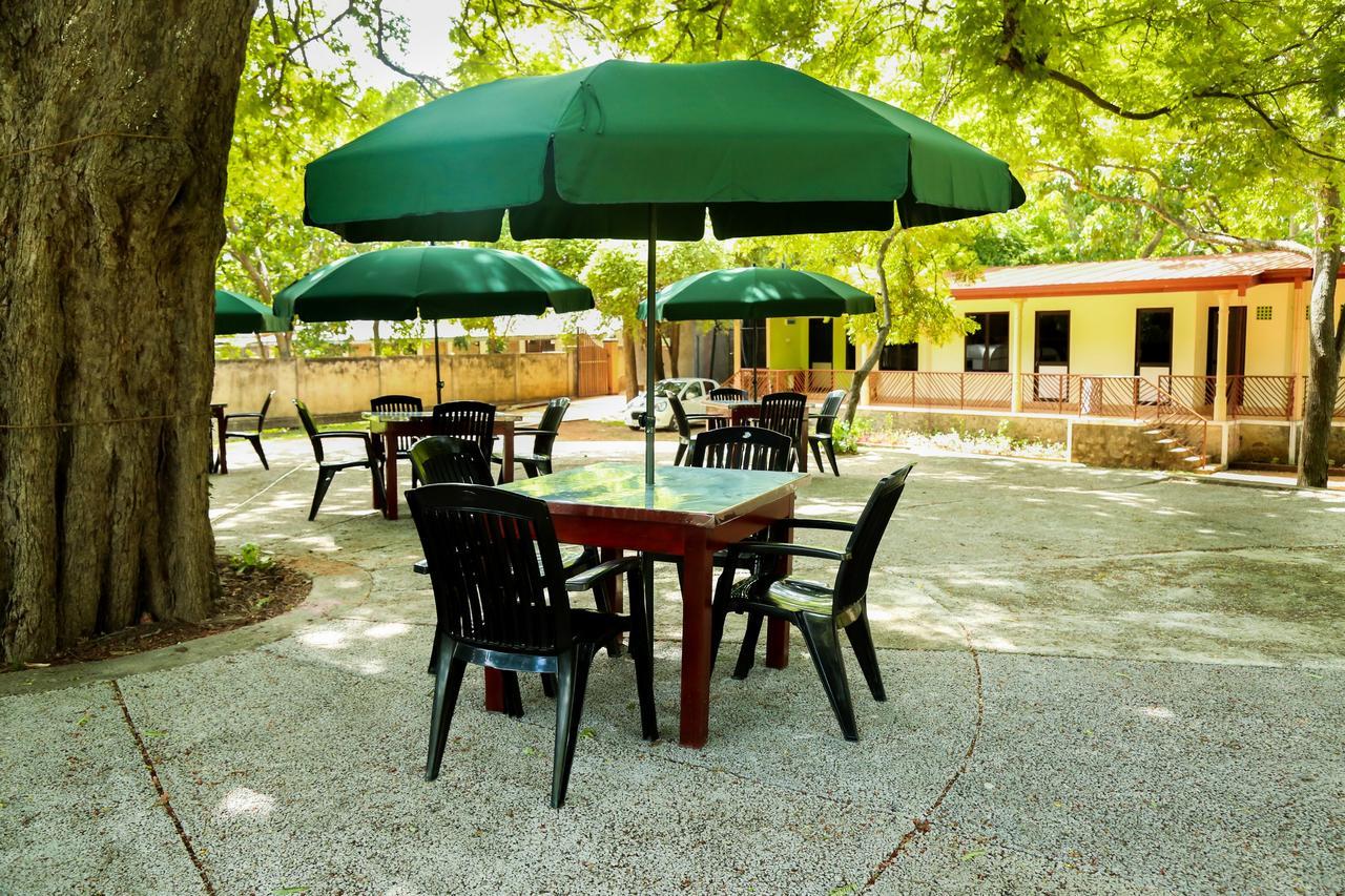 Bed and Breakfast Malwathu Oya Caravan Park Anuradhapura Exterior foto